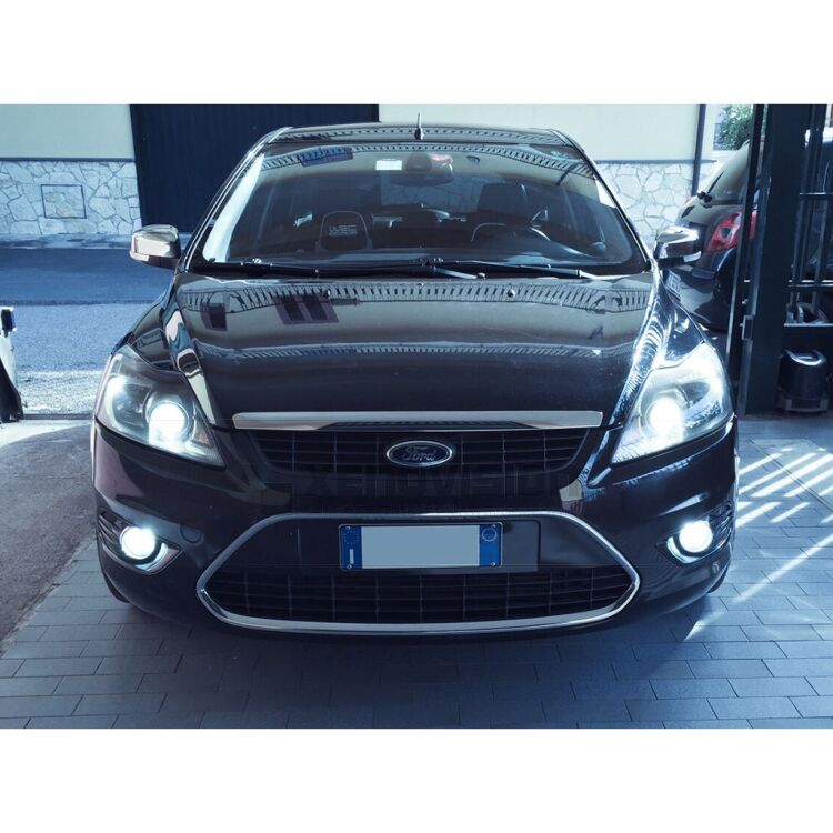 <p>Kit Xenon 55W e Luci Posizione a Led in tinta, pacchetto specifico per Ford Focus con faro Lenticolare come in foto. Plug&amp;Play, contiene tutto l&#39;occorrente. Luce Bianco Solare 5000k &nbsp;</p>