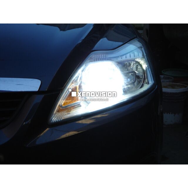 <p>Kit Xenon Focus Pro Korea 55W specifico per il faro della Ford Focus e Luci Posizione Led in tinta. Plug&amp;Play zero spie, contiene tutto l&#39;occorrente. Luce Bianco Lunare 6100k.</p>