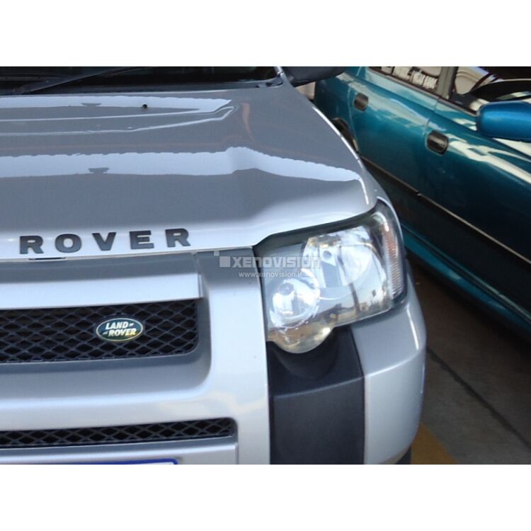 <p>Kit Xenon 35W e Luci Posizione a Led in tinta, pacchetto specifico per Freelander dal 1996 al 2005. Plug&amp;Play, contiene tutto l'occorrente. Luce Bianco Lunare 6000k &nbsp;</p>