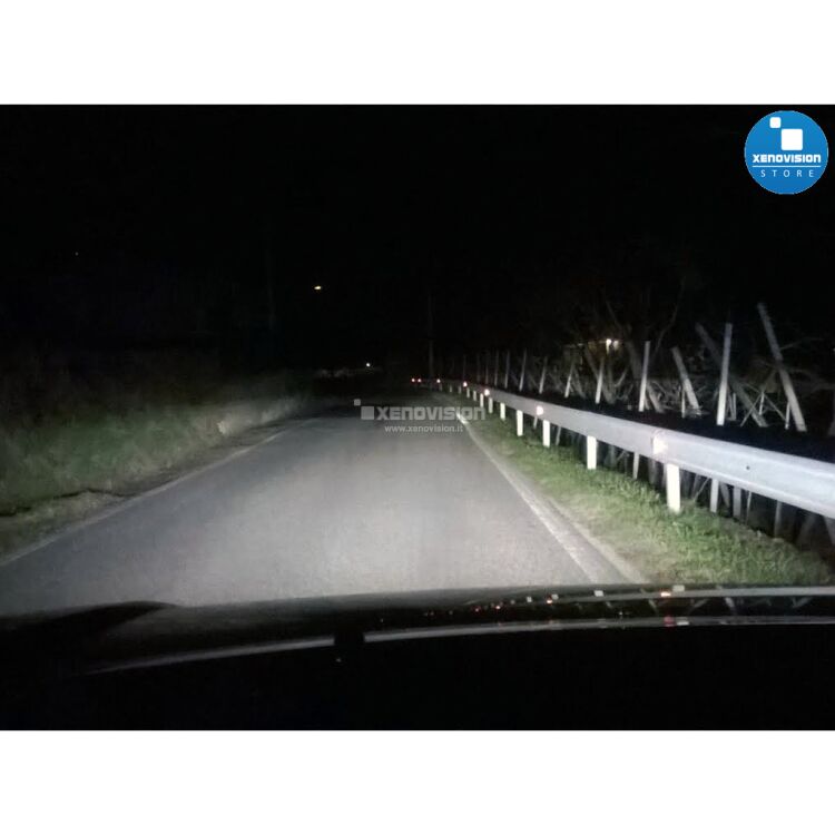 <p>Kit Xenon 35W e Luci Posizione a Led in tinta, pacchetto specifico per Freelander II dal 2006 al 2010. Plug&amp;Play, contiene tutto l&#39;occorrente. Luce Bianco Lunare 6000k &nbsp;</p>