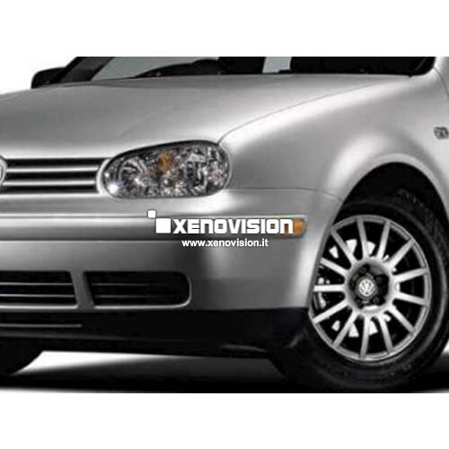 <p>Kit Xenon 35W specifico per il faro della Golf IV e Luci Posizione a Led in tinta. Plug&amp;Play zero spie, contiene tutto l&#39;occorrente. Luce Bianco Lunare 6000k.</p>
