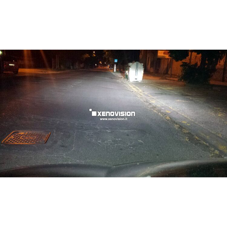 <p>Kit Xenon Lampade XE 35W specifico per il faro della Golf V e Luci Posizione a Led in tinta. Plug&amp;Play zero spie, contiene tutto l&#39;occorrente. Luce Bianco Lunare 6100k.</p>