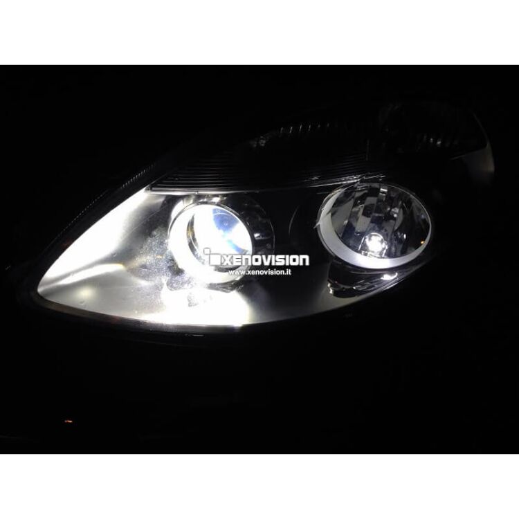 <p>Kit Xenon H1 6000k 35W DiamondPRO Xenovision ad architettura digitale 64-Bit. Lampade xenon H1 Bianco Lunare. Ket KOREA, Qualita Garantita 2 anni</p>