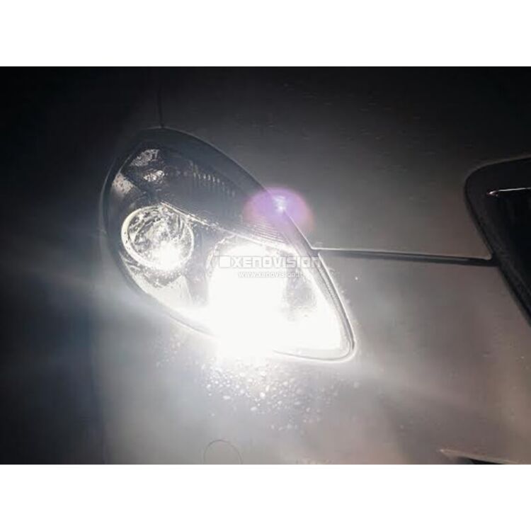 <p>Kit Xenon H1 6000k 35W DiamondPRO Xenovision ad architettura digitale 64-Bit. Lampade xenon H1 Bianco Lunare. Ket KOREA, Qualita Garantita 2 anni</p>