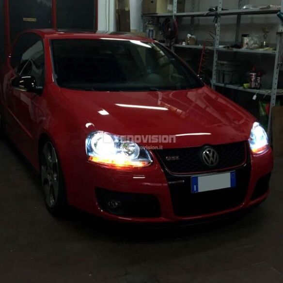 <strong>Kit Xenon </strong><strong>H7R</strong><strong> </strong><strong>Professionale</strong> VW Golf 5</strong>  (2003 - 2009). Taglio di luce perfetto, zero spie e riverberi. Leggendaria elettronica Canbus Xenovision. Qualità Massima Garantita.