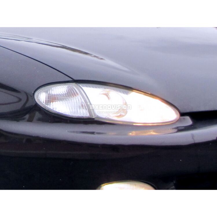 <p>Kit Xenon 35W specifico per il faro della Hyundai Coupe dal 1996 al 2001 e Luci Posizione Led in tinta. Plug&amp;Play zero spie, contiene tutto l'occorrente. Luce Bianco Solare 5000k.</p>