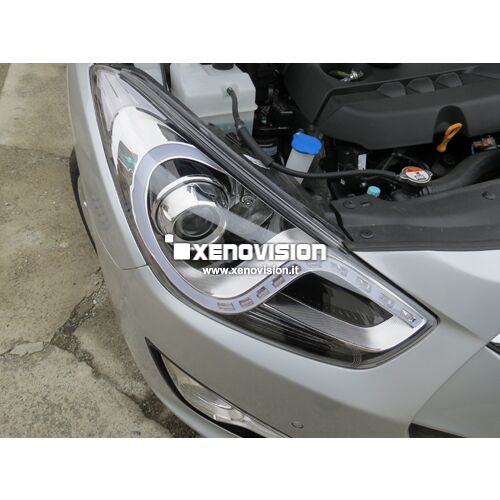 <p>Kit Xenon Focus Pro Korea 35W specifico per il faro della Hyundai i40 in tinta con i Led originali. Plug&amp;Play zero spie, contiene tutto l'occorrente. Luce Bianco Solare come i Led originali.</p>
<p>&nbsp;</p>