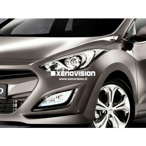 <p>Kit Xenon Focus Pro Korea 35W specifico per il faro della Hyundai i30 e Luci Posizione a Led in tinta. Plug&amp;Play zero spie, contiene tutto l&#39;occorrente. Luce Bianco Solare 5300k.</p><p>&nbsp;</p>