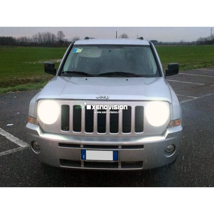 <p>Kit Xenon 35W specifico per il faro della&nbsp;Jeep Patriot 2007 in poi. Plug&amp;Play zero spie, contiene tutto l&#39;occorrente. Luce Bianco Lunare 6000k.</p><p>&nbsp;</p>