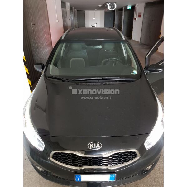 <p>Kit Xenon 35W specifico per il faro della Kia Ceed. Plug&amp;Play zero spie, contiene tutto l'occorrente. Luce Bianco Solare 5000k.</p>
<p>&nbsp;</p>