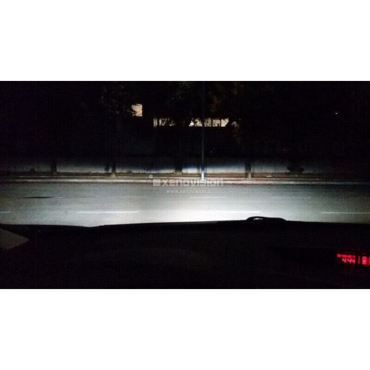 <p>Kit Xenon 35W specifico per il faro della Kia Ceed. Plug&amp;Play zero spie, contiene tutto l'occorrente. Luce Bianco Lunare 6000k.</p>
<p>&nbsp;</p>