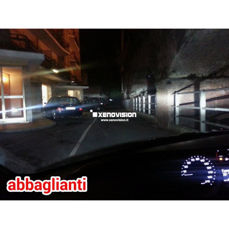<p>Kit BiXenon 35W specifico per il faro della Lancia Ypsilon 2011 in poi e Luci Posizione a Led in tinta. Plug&amp;Play zero spie, contiene tutto l'occorrente. Luce Bianco Lunare 6000k.</p>