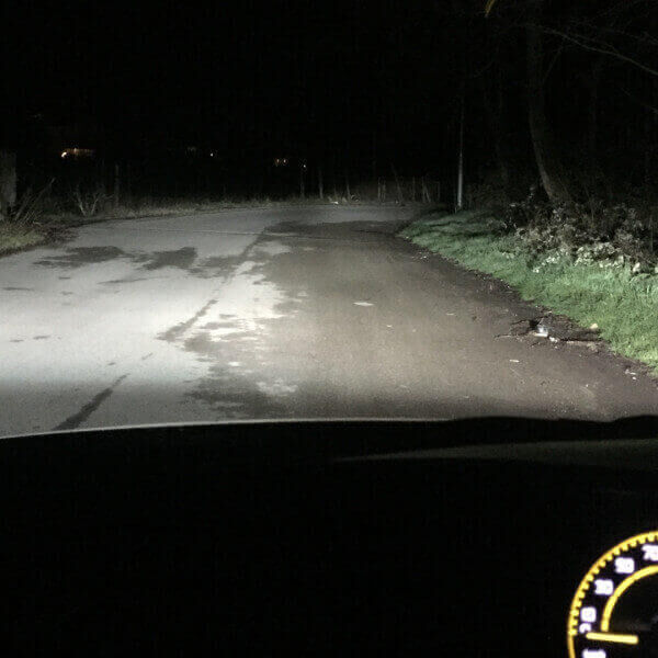 <p>Kit BiXenon 35W specifico per il faro della Lancia Ypsilon 2011 in poi e Luci Posizione a Led in tinta. Plug&amp;Play zero spie, contiene tutto l'occorrente. Luce Bianco Lunare 6000k.</p>