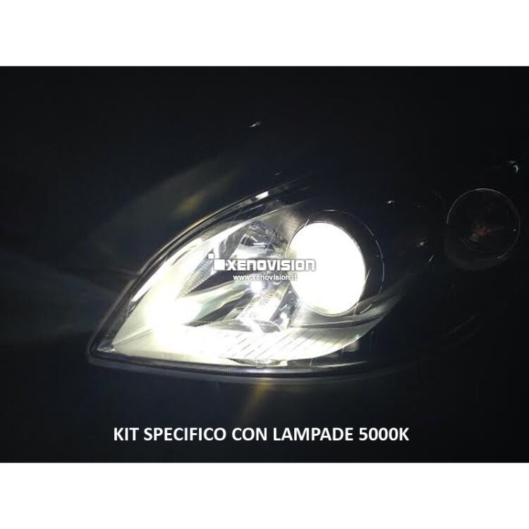 <p>Kit Xenon 35W specifico per il faro della Mercedes Classe B W245 e Luci Posizione a Led in tinta. Plug&amp;Play zero spie, contiene tutto l&#39;occorrente. Luce Bianco Solare 5000k.</p>