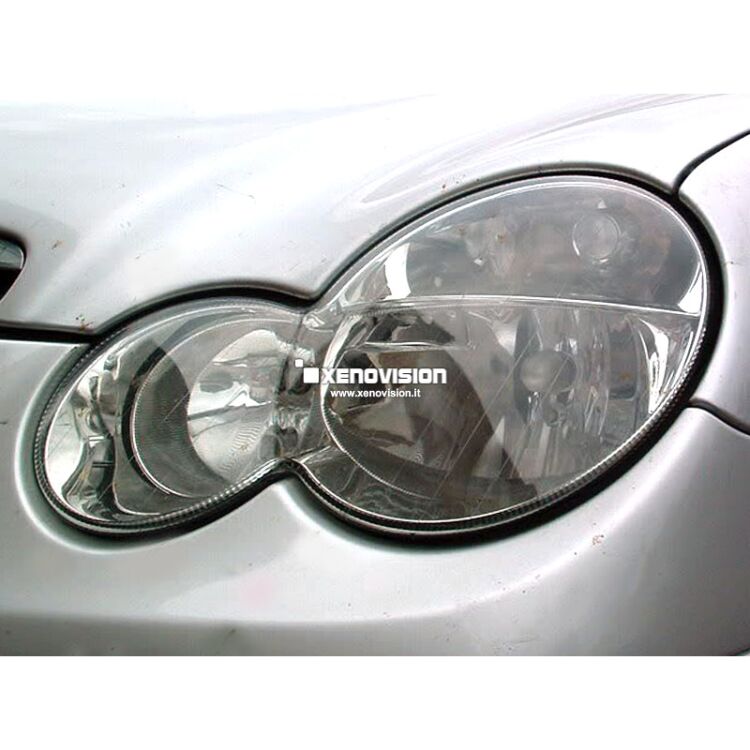 <p>Kit Xenon 35W specifico per il faro della&nbsp;Mercedes Classe-C (W203) e Luci Posizione a Led in tinta. Plug&amp;Play zero spie, contiene tutto l&#39;occorrente. Luce Bianco Lunare 6000k.</p><p>&nbsp;</p>