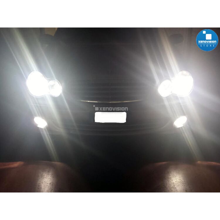 <p>Kit Xenon 35W specifico per il faro della&nbsp;Mercedes Classe-C (W203) e Luci Posizione a Led in tinta. Plug&amp;Play zero spie, contiene tutto l&#39;occorrente. Luce Bianco Lunare 6000k.</p><p>&nbsp;</p>