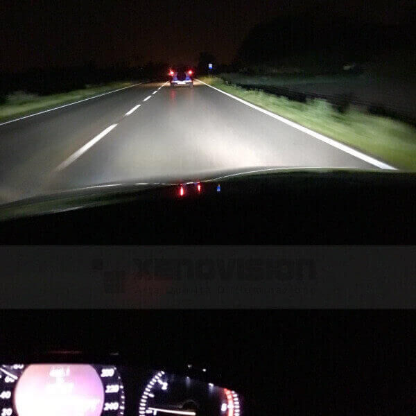 <p>Kit Xenon 35W specifico per il faro della&nbsp;Mercedes Classe-C (W204) e Luci Posizione a Led in tinta. Plug&amp;Play zero spie, contiene tutto l'occorrente. Luce Bianco Lunare 6000k.</p>
<p>&nbsp;</p>