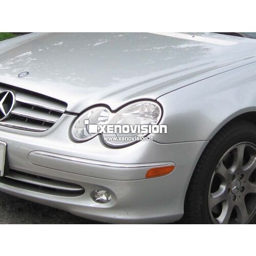 <p>Kit Xenon 35W specifico per il faro della&nbsp;Mercedes CLK C209 e Luci Posizione a Led in tinta. Plug&amp;Play zero spie, contiene tutto l'occorrente. Luce Bianco Lunare 6000k.</p>
<p>&nbsp;</p>