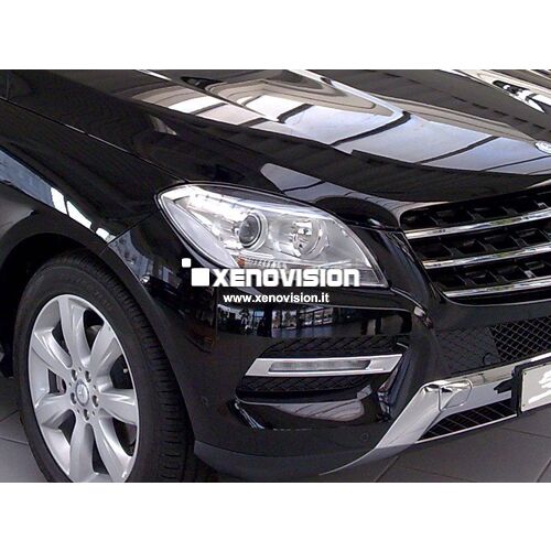 <p>Kit Xenon 35W specifico per il faro della Mercedes ML W164 lenticolare e Luci Posizione a Led in tinta. Plug&amp;Play zero spie, contiene tutto l&#39;occorrente. Luce Bianco Lunare 6000K.</p><p>&nbsp;</p>