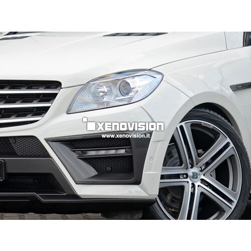 <p>Kit Xenon Focus Pro Korea 35W specifico per il faro della Mercedes ML W166 lenticolare e Luci Posizione a Led in tinta. Plug&amp;Play zero spie, contiene tutto l'occorrente. Luce Bianco Lunare 6100k.</p>
<p>&nbsp;</p>