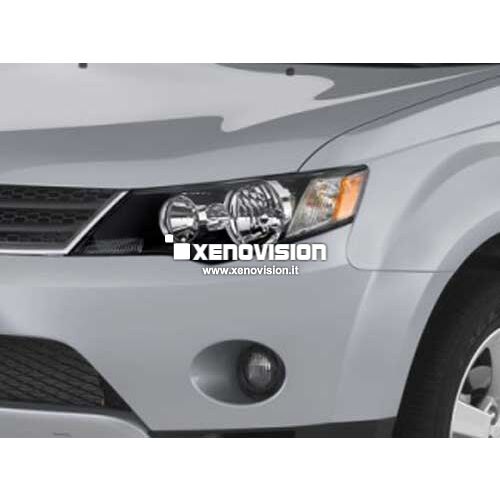 <p>Kit Xenon 35W specifico per il faro della Mitsubishi Outlander e Luci Posizione a Led in tinta. Plug&amp;Play zero spie, contiene tutto l&#39;occorrente. Luce Bianco Lunare 6000k.</p>