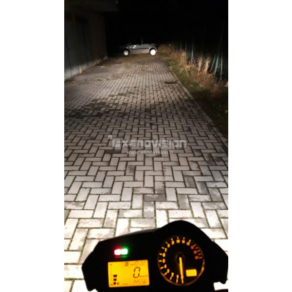 <p>La pi&ugrave; piccola centralina di sempre. Massima robustezza, affidabilit&agrave;, controllo digitale a 64Bit esclusivo XENOVISION - Kit xeno bilampada completo, modello 2011. Kit compost da due lampade e due centraline.<br />Canbus: <strong>NO</strong> | Garanzia centralina: <strong>3</strong> <strong>Anni</strong> | Professionale, Ultrasottile.</p>