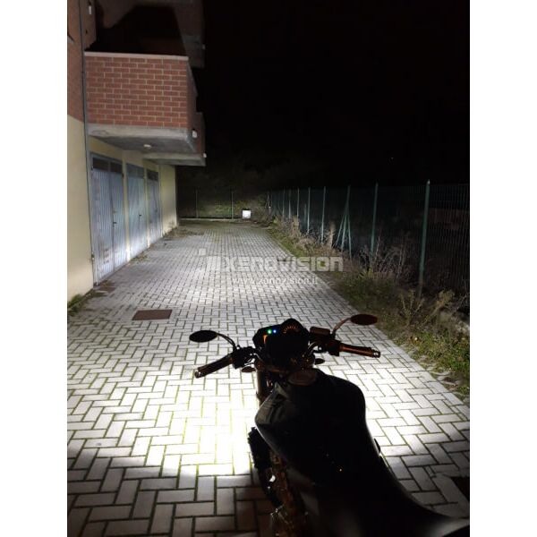 <p>La pi&ugrave; piccola centralina di sempre. Massima robustezza, affidabilit&agrave;, controllo digitale a 64Bit esclusivo XENOVISION - Kit xeno bilampada completo, modello 2011. Kit compost da due lampade e due centraline.<br />Canbus: <strong>NO</strong> | Garanzia centralina: <strong>3</strong> <strong>Anni</strong> | Professionale, Ultrasottile.</p>