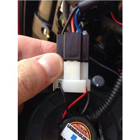 <!DOCTYPE html>
<html>
<head>
</head>
<body>
<p>Kit BiXenon 35W specifico per il faro e l'elettronica a polarit&agrave; doppia e invertita della MV Agusta Rivale dal 2014 al 2015. Plug&amp;Play 100%, zero spie e fusibili bruciati, anabbagliante, abbaglio flash e abbaglio fisso senza alcun problema o latenza, grazie a cablaggio su misura. Luce Bianco Solare 5000k.</p>
</body>
</html>