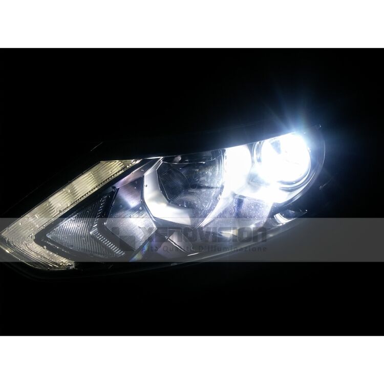 <p>Kit Xenon 35W specifico per il faro della Nissan Qashqai dal 2014 in poi. Plug&amp;Play zero spie, contiene tutto l'occorrente. Luce Bianco Lunare 6000k.</p>
