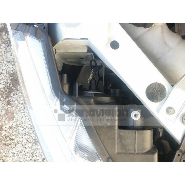 <p>Kit Xenon 35W specifico per il faro della Nissan Qashqai dal 2014 in poi. Plug&amp;Play zero spie, contiene tutto l'occorrente. Luce Bianco Lunare 6000k.</p>