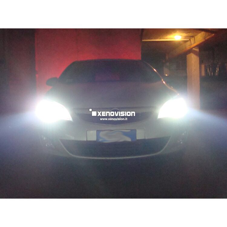 <p>Kit Xenon 35W specifico per il faro della Astra J e Luci DRL in tinta. Plug&amp;Play zero spie, contiene tutto l'occorrente. Luce Bianco Lunare 6000k.</p>