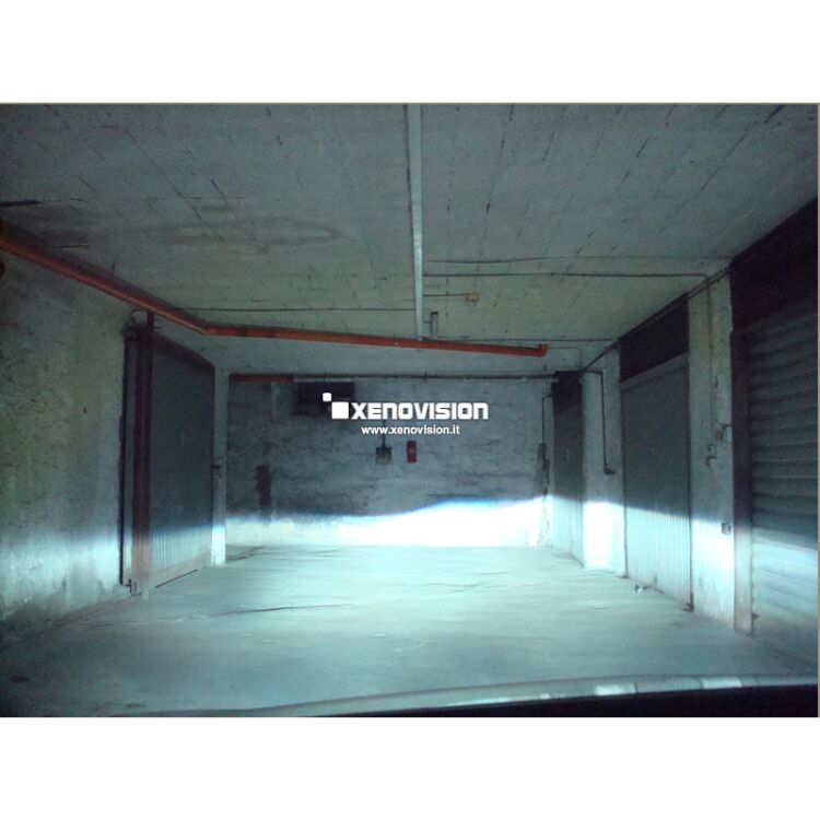 <p>Kit Xenon 35W specifico per il faro della Astra J e Luci DRL in tinta. Plug&amp;Play zero spie, contiene tutto l'occorrente. Luce Bianco Lunare 6000k.</p>