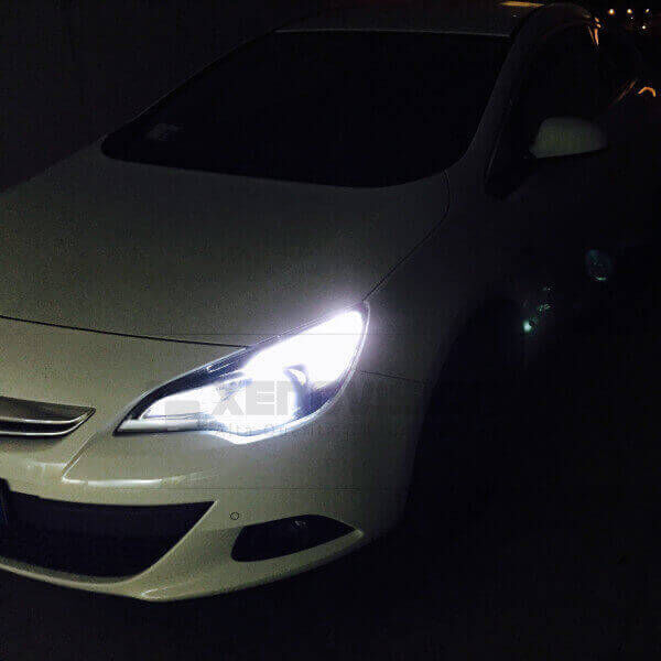 <!DOCTYPE html>
<html>
<head>
</head>
<body>
<p>Kit Xenon 35W specifico per il faro della Astra J GTC. Plug&amp;Play zero spie, contiene tutto l'occorrente. Luce Bianco Lunare 6000k.</p>
</body>
</html>