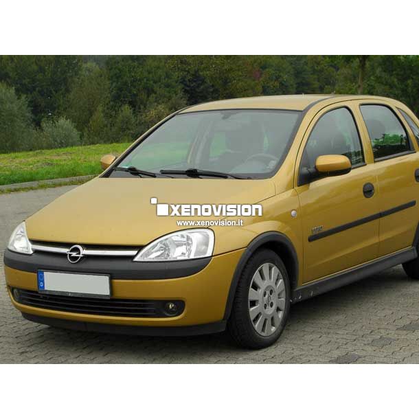 <p>Kit Xenon 35W specifico per il faro della Opel Corsa e Luci Posizione Led in tinta. Plug&amp;Play zero spie, contiene tutto l'occorrente. Luce Bianco Lunare 6000k.</p>