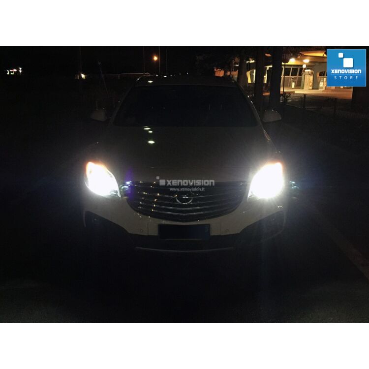<!DOCTYPE html>
<html>
<head>
</head>
<body>
<p>Kit Xenon 35W specifico per il faro della Opel Insignia dal 2013 al 2015 con introvabili lampade specifiche, 5000k. Plug&amp;Play zero spie, contiene tutto l'occorrente. Luce Bianco Lunare 6000k.</p>
</body>
</html>