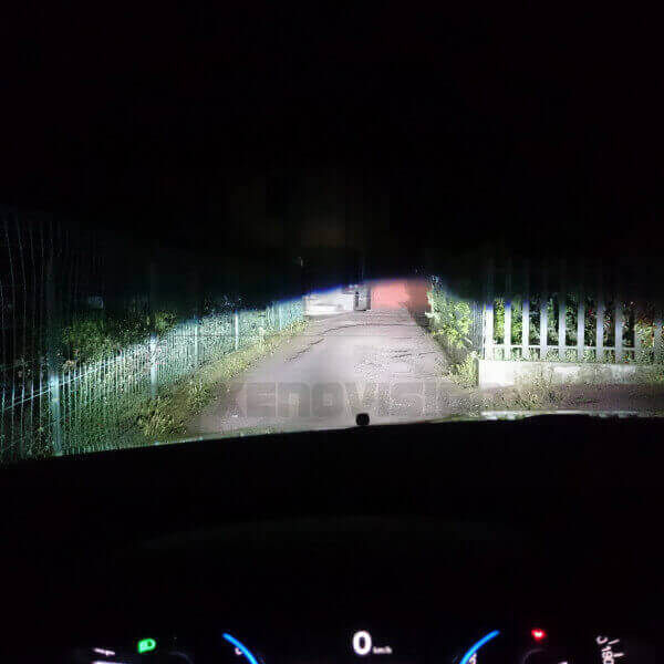 <p>Kit Xenon 35W specifico per il faro della Peugeot 2008. Plug&amp;Play zero spie, contiene tutto l&#39;occorrente. Luce Bianco Lunare 6000k.</p>