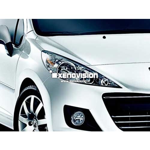 <p>Kit Xenon 35W specifico per il faro della Peugeot 207 e Luci Posizione a Led in tinta. Plug&amp;Play zero spie, contiene tutto l&#39;occorrente. Luce Bianco Lunare 6000k.</p>
