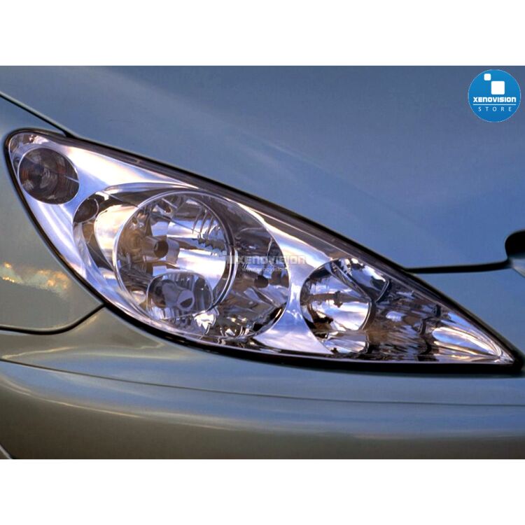 <p>Kit Xenon 35W specifico per il faro della Peugeot 307 e Luci Posizione a Led in tinta. Plug&amp;Play zero spie, contiene tutto l&#39;occorrente. Luce Bianco Solare 5000k.</p>
