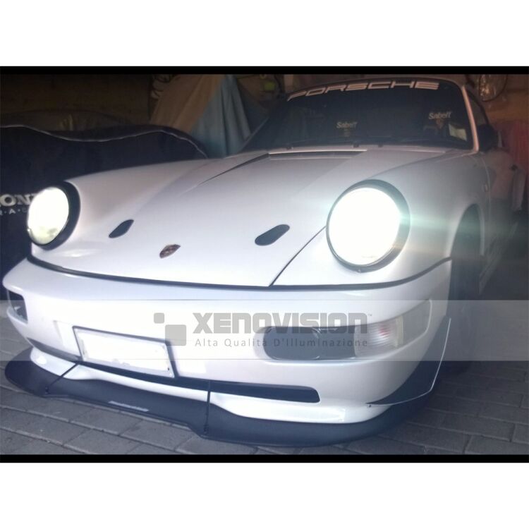<p>Kit Xenon Specifico per i fari della tua Porsche 911. Engineered by Xenovision - Qualit&agrave; Massima.</p>