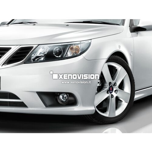 <p>Kit Xenon 35W specifico per il faro della Saab 9.3 e Luci Posizione a Led in tinta. Plug&amp;Play zero spie, contiene tutto l'occorrente. Luce Bianco Lunare 6000k.</p>
<p>&nbsp;</p>