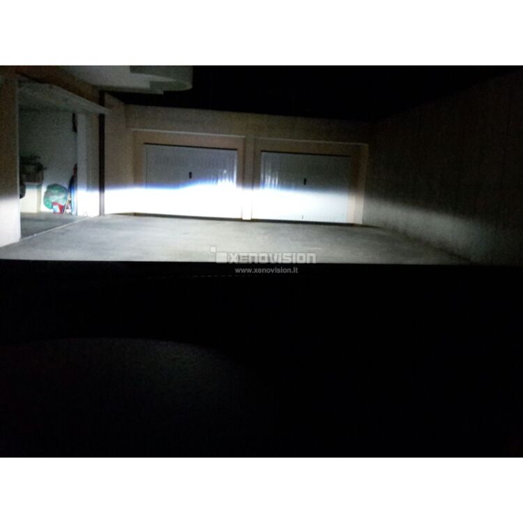 <p>Kit Xenon Focus Pro Korea 35W specifico per il faro della Seat Altea dal 2004 in poi e Luci Posizione a Led in tinta. Plug&amp;Play zero spie, contiene tutto l&#39;occorrente. Luce Bianco Lunare 6100k.</p>