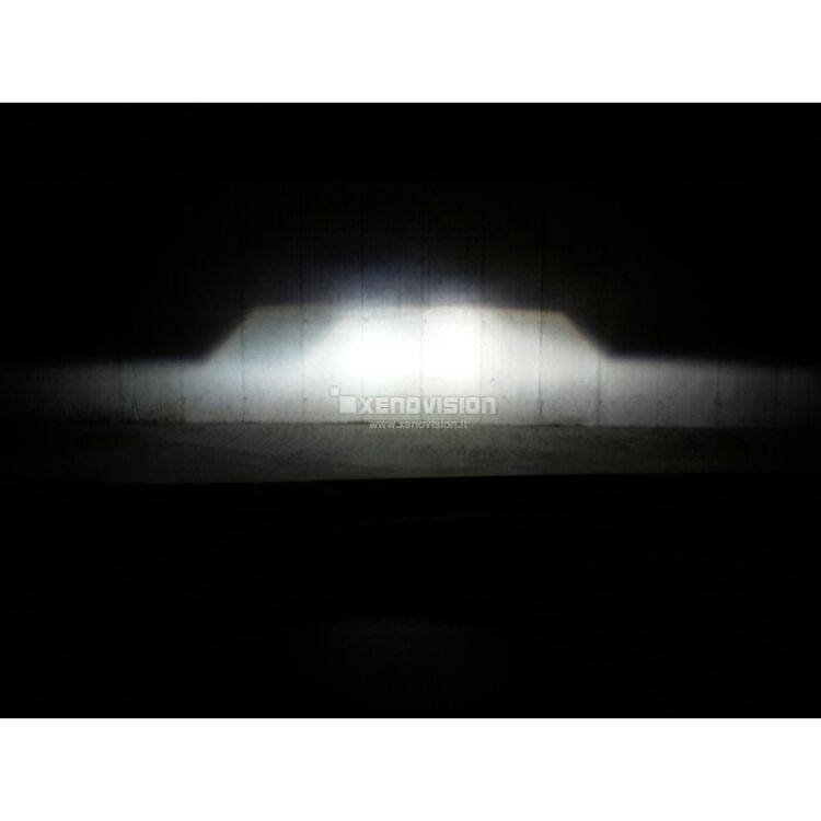 <p>Kit Xenon Focus Pro Korea 35W specifico per il faro della Seat Altea dal 2004 in poi e Luci Posizione a Led in tinta. Plug&amp;Play zero spie, contiene tutto l&#39;occorrente. Luce Bianco Lunare 6100k.</p>