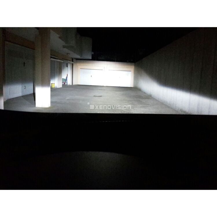 <p>Kit Xenon Focus Pro Korea 35W specifico per il faro della Seat Altea dal 2004 in poi e Luci Posizione a Led in tinta. Plug&amp;Play zero spie, contiene tutto l&#39;occorrente. Luce Bianco Lunare 6100k.</p>