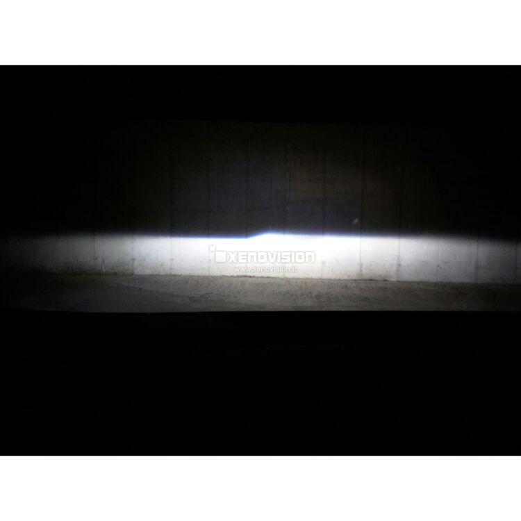 <p>Kit Xenon Focus Pro Korea 35W specifico per il faro della Seat Altea dal 2004 in poi e Luci Posizione a Led in tinta. Plug&amp;Play zero spie, contiene tutto l&#39;occorrente. Luce Bianco Lunare 6100k.</p>