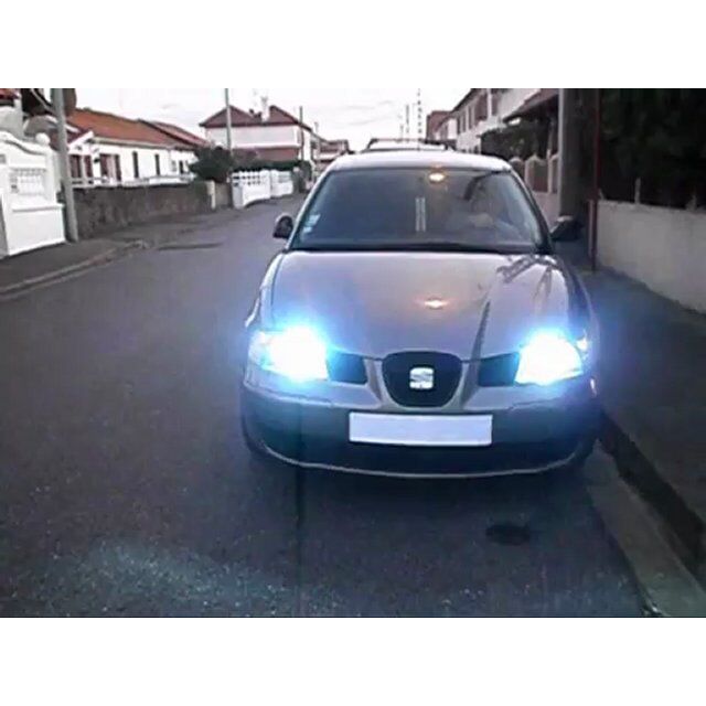 <p>Kit Xenon 35W specifico per il faro della Seat Ibiza con faro H4 (1993-2004) e Luci Posizione a Led in tinta. Plug&amp;Play zero spie, contiene tutto l'occorrente. Luce Bianco Lunare 6000k.</p>