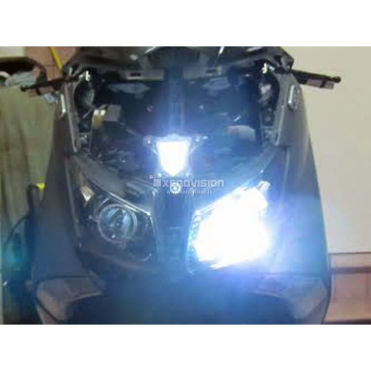<p>Kit Xenon moto H11 6000k 35W Ultra Slim Xenovision ad architettura digitale 64-Bit. Lampade H11 Bianco Lunare Ket KOREA, Qualita Garantita 2 anni&nbsp; </p>