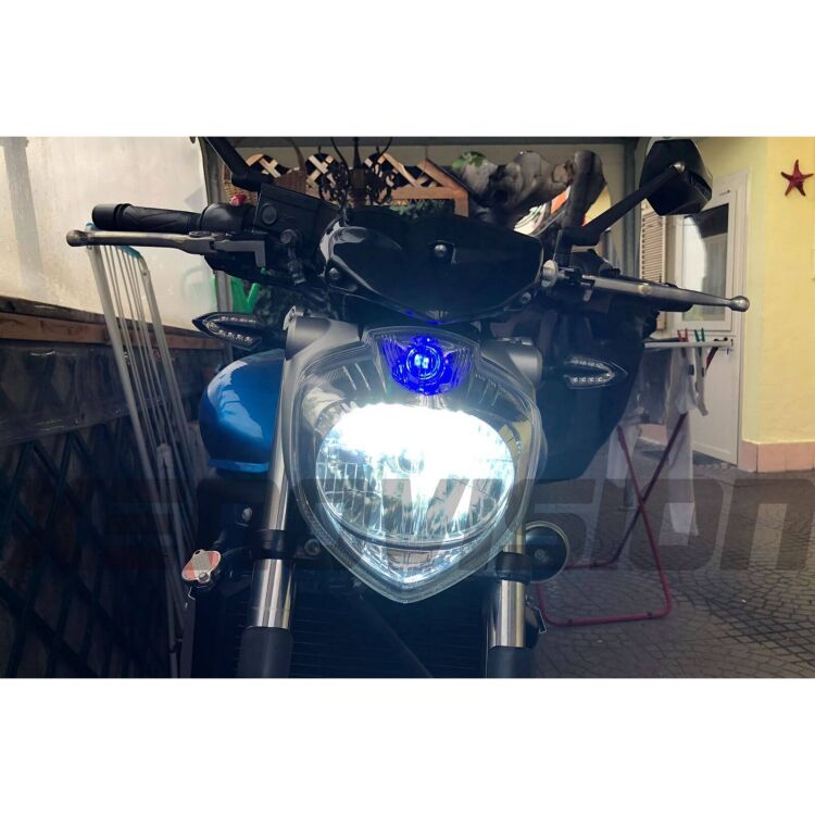 <p>Kit Xenon moto H7 8000k 35W Ultra Slim Xenovision ad architettura digitale 64-Bit. Lampade xenon H7 Bianco Freddo Ket KOREA, Qualita Garantita 2 anni&nbsp; </p>