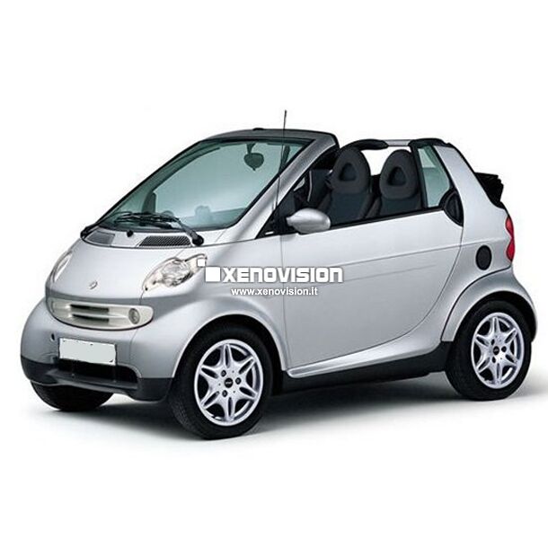 <p>Kit Xenon 55W specifico per il faro della Smart ForTwo e Luci Posizione a Led in tinta. Plug&amp;Play zero spie, contiene tutto l&#39;occorrente. Luce Bianco Lunare 6000k.</p><p>&nbsp;</p>
