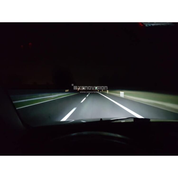 <p>Kit Xenon 35W specifico per il faro della Suzuki Grand Vitara dal 2006 in poi. Plug&amp;Play zero spie, contiene tutto l'occorrente. Luce Bianco Lunare 6000k.</p>