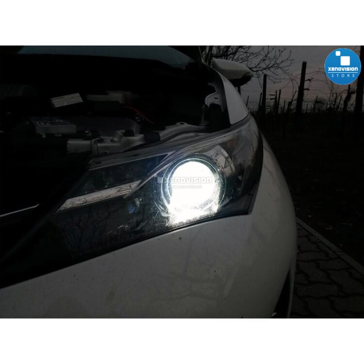<p>Kit Xenon 35W specifico per il faro della Toyota Auris, con lampade specifiche introvabili, a 6000k. Plug&amp;Play zero spie, contiene tutto l&#39;occorrente. L&#39;unico con lampade Xenon in tinta con i Led originali del faro.&nbsp; </p>